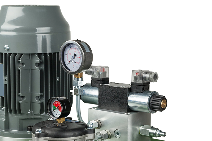 بررسی تأثیر فشار پمپ هیدرولیک در عملکرد سیستم‌ها